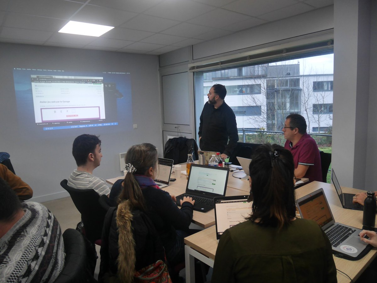 KarrdiBZH's tweet photo. C'est parti pour l'atelier d'initiation au code #html #css #javascript à la @CantineQuimper 🙂 Vous souhaitez participer à un de nos ateliers ? On en organise 3 prochainement ! Plus d'informations ➡️ https://t.co/xq9jh2Ix6Z #quimper #reconversion #brest #morlaix #landerneau https://t.co/JJCodJUICO