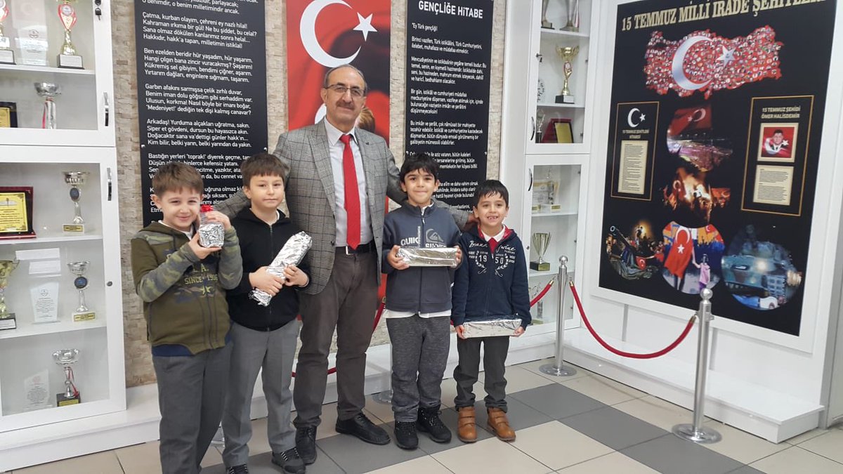 Tazof okul seçimleri birincileri ödüllerini okul müdürümüz Remzi Tatar dan aldılar. <a href="/Avcilarilcemem/">Avcılar İlçe Millî Eğitim Müdürlüğü</a> @bbaris_yildiz