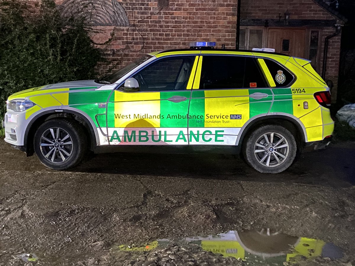 SFRS_MDrayton's tweet image. INCIDENT📟 Mobilised 05:50 with @AudlemFire @FireHodnet @PreesFire_SFRS @SFRS_Oswestry and @SfrsSroberts in support🚒🚗  to barn fire near #Adderley Fire involved straw in building🔥 7 calves rescued 🐄 BA and hose reel 💦 5 adults checked by @OFFICIALWMAS for smoke inhalation🚑