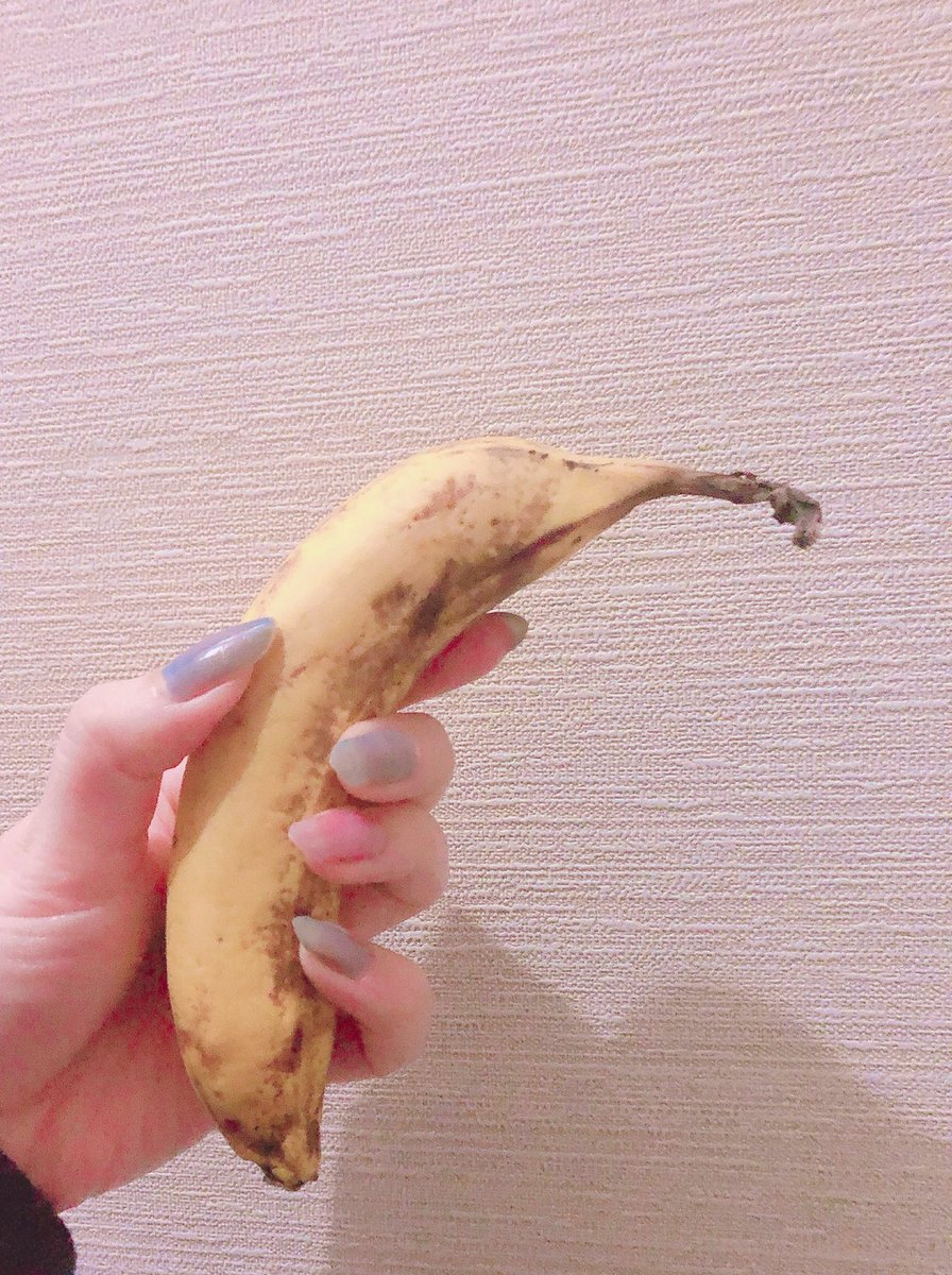 三が日から仕事頑張ったからバナナ貰った。食べ頃な感じのやつ。 