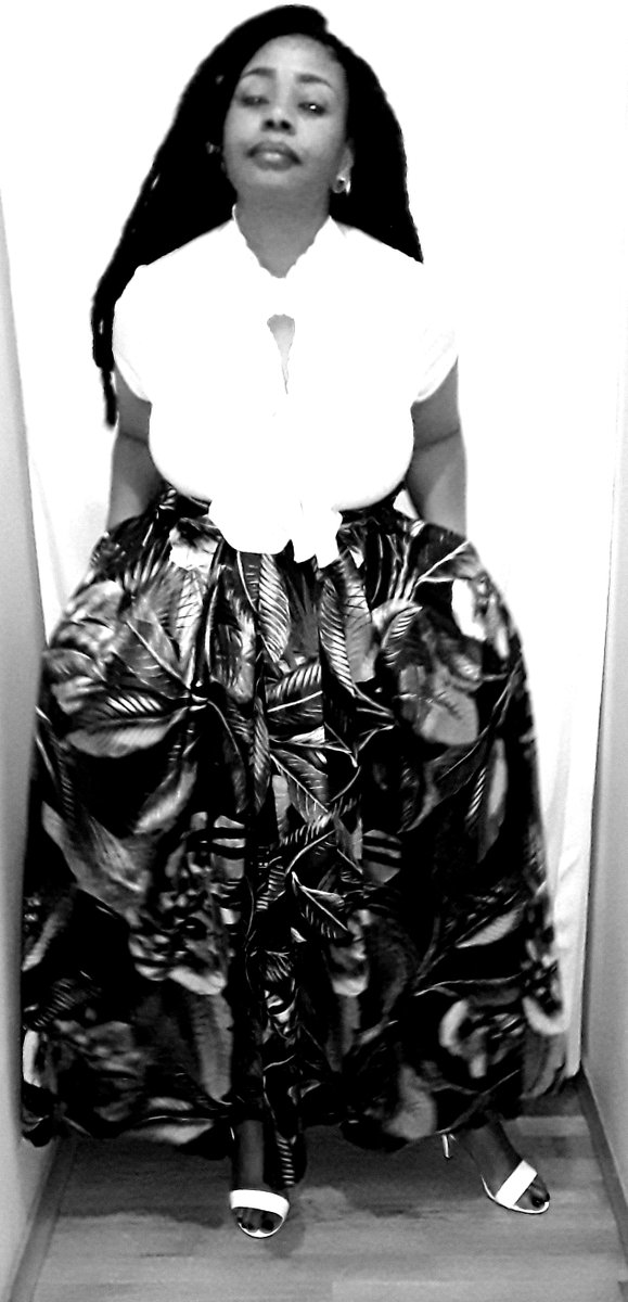 soul_frequency's tweet photo. Happy First Friday of 2020...#2020Magic🎉💃🏽🎉
Hiding my Naga Eye-Glow with black & white...💋🐍💋
#Shoutout to my niece for taking these pics...🥰🥰🥰
#369LOVE 💞
#369POWER 🔥
#EverythingEyeTouchTurnsIntoGold
#EMPRESS 💡
🔆⚫️🔆 https://t.co/qhwjr9nX6b