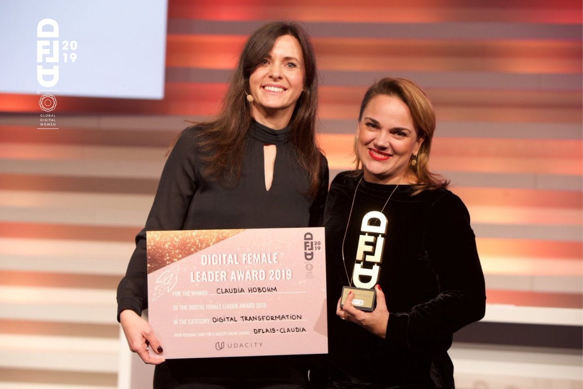 Von dem Papierstapel zur digitalen Akte: Claudia Hobohm, die Managing Direktorin von Rhenus Archive Services, hat für die erfolgreiche #DigitaleTransformation ein interdisziplinäres, vielfältiges Hub gegründet 👩‍💻@PAYBACK_Careers <a href="/DanielaHorn/">Daniela Horn</a>. #DFLA19 <a href="/deutschetelekom/">Deutsche Telekom</a>