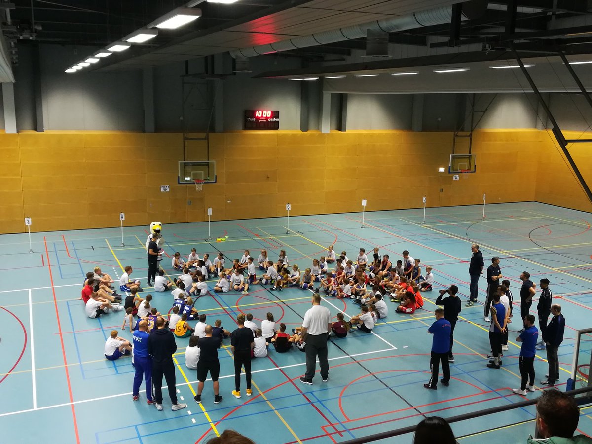 Geurt72's tweet image. Dag 2 Kerstclinick @LandstedeBasket