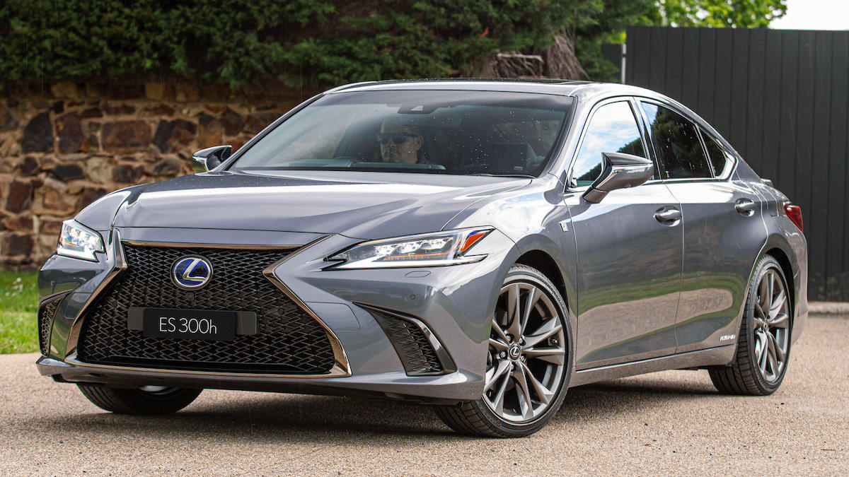 LexusUK's tweet photo. A brave new look. #LexusES F Sport. https://t.co/EB1YTirACw