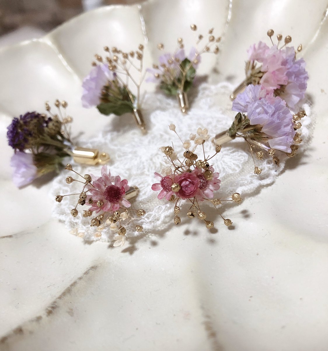 006F86VIVI's tweet photo. 春の花束×シフォンのフリル💐

ピンクのスターフラワーが可愛いけど
ゴールドのかすみ草とベージュのシフォンが甘さを抑えててフェミニンさが出ています

#押し花
#ドライフラワー
#ハンドメイド https://t.co/CdJGAizYI3