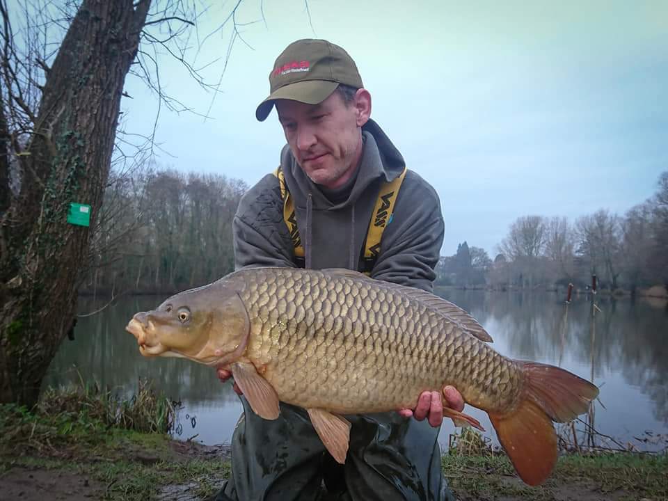 TaskaCarp's tweet photo. Team Taskas Scott Bassett started 2020 as he finished last year... with wet nets and fish on the mat.   
Well done Scott.
Taska Baseline products giving perfect presentation everytime.
#teamtaska #taskacarp https://t.co/jpsu7bhI0m