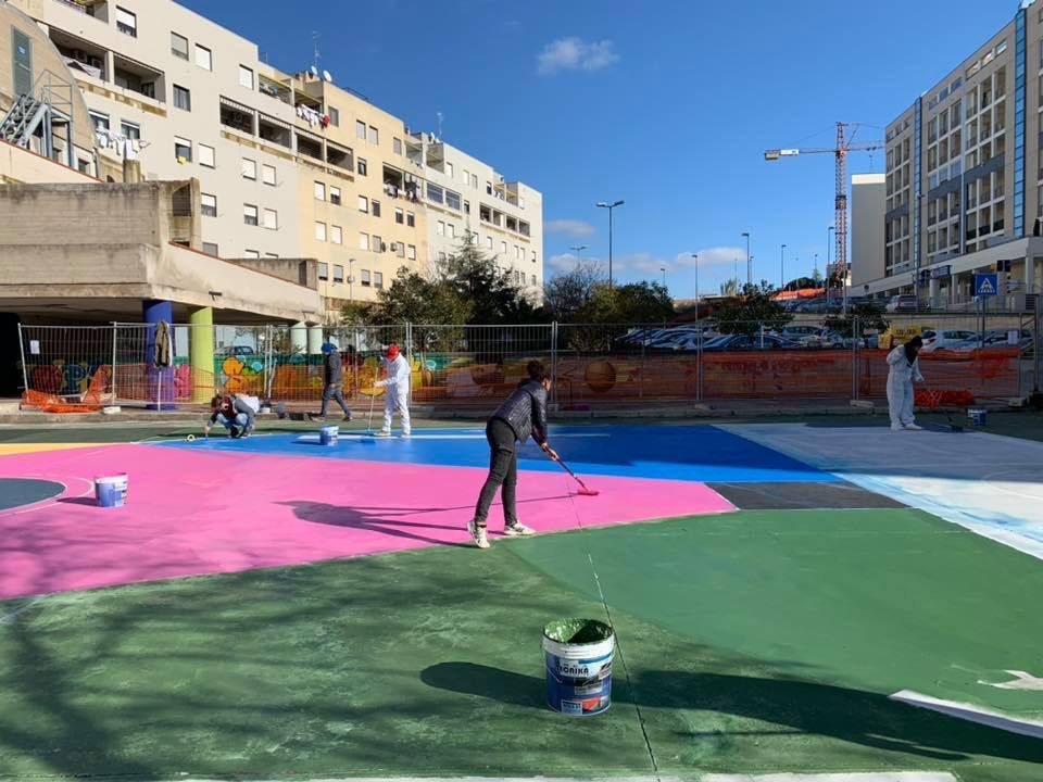 OpenPlayfulspac's tweet photo. Questo bel sole ci trasmette la carica giusta per avanzare con il nostro intervento di arte urbana. Venite a darci una mano: vi aspettiamo in piazza Degli Olmi! 😃☀️
⠀
#OpenPlayfulSpace #Matera2019 #Uisp #UispBasilicata ✅ https://t.co/yqlW6XwAZj