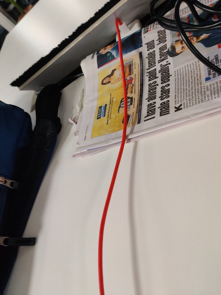 SouravKarwa's tweet image. Spotted red cable @OnePlus_IN 
#RedCableClub #redcablechristmas #redcablechallenge