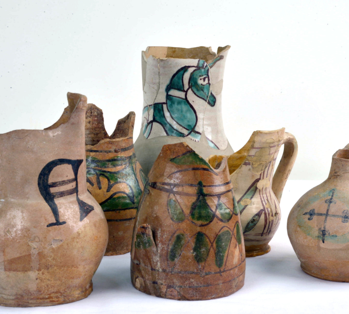 readingmuseum's tweet photo. While repacking the delicate ceramics in our collections we found these exquisite medieval objects from Orvieto, Italy, which were donated to the museum by a citizen of Reading.
We love them all, but the horse is especially wonderful ๐๐บ!
(#RMStore, #MedievalTwitter, #InRdg) https://t.co/JPXRxCy9zq