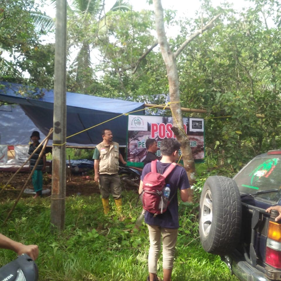 pbmathlaulanwar's tweet photo. MA Care membuka posko di Kp. Seupang Sajira Lebak, dimana 1 Mesjid, 1 Madrasah dan 38 rumah warga rusak parah diterjang Banjir bandang
Bantuan bisa dikirim ke rekening Mathlaul Anwar Peduli 7123021667, Bank Syariah Mandiri
Konfirmasi
Mufid 081317614980
#MACare
#PCIMA
#IKAMA https://t.co/ZN6U3jJXon
