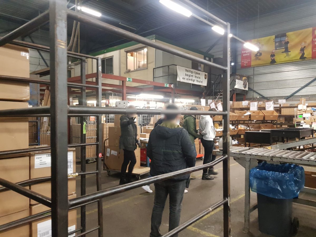 Arrestatieteam pakt man op in pand Westelijk Havengebied ..