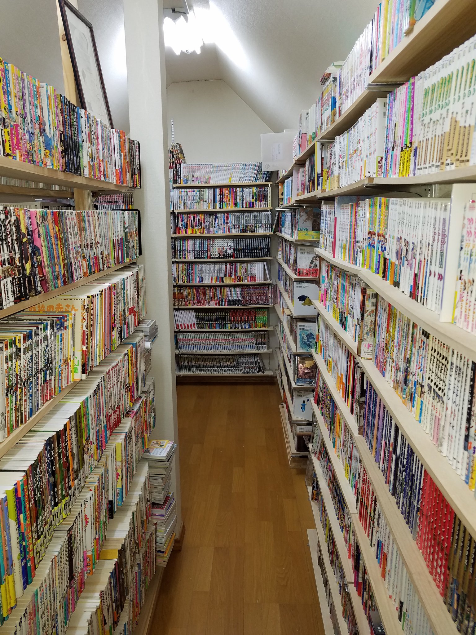 ふでだるま 漫画部屋整理完了しました 19年分の漫画を収納したら列が足りなくなってきたので そろそろ棚の増設検討中 既製品の棚だと収まらないとこがあったので棚は図面を引いて自作しています 漫画読む用の ふでだるま 漫画部屋整理完了しました 19年分の漫画を収納したら列が足りなくなってきたので そろそろ棚の増設検討中 既製品の棚だと収まらないとこがあったので棚は図面を引いて自作しています 漫画読む用の