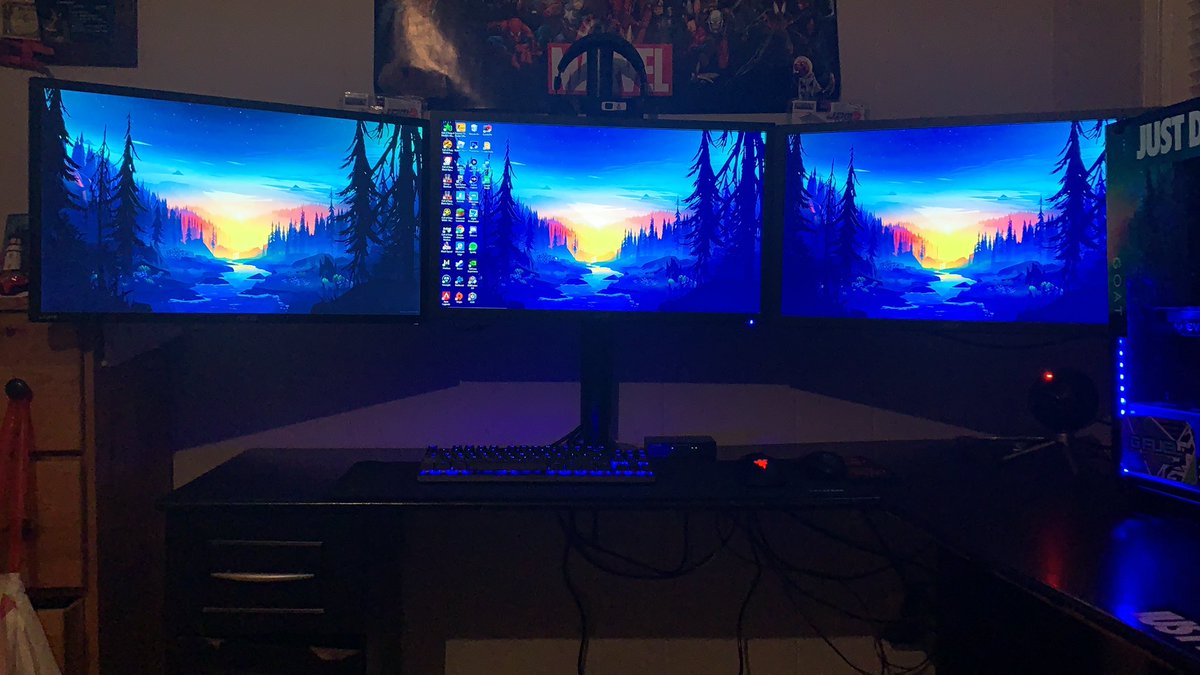 Finally a triple monitor mount. All I have wanted.