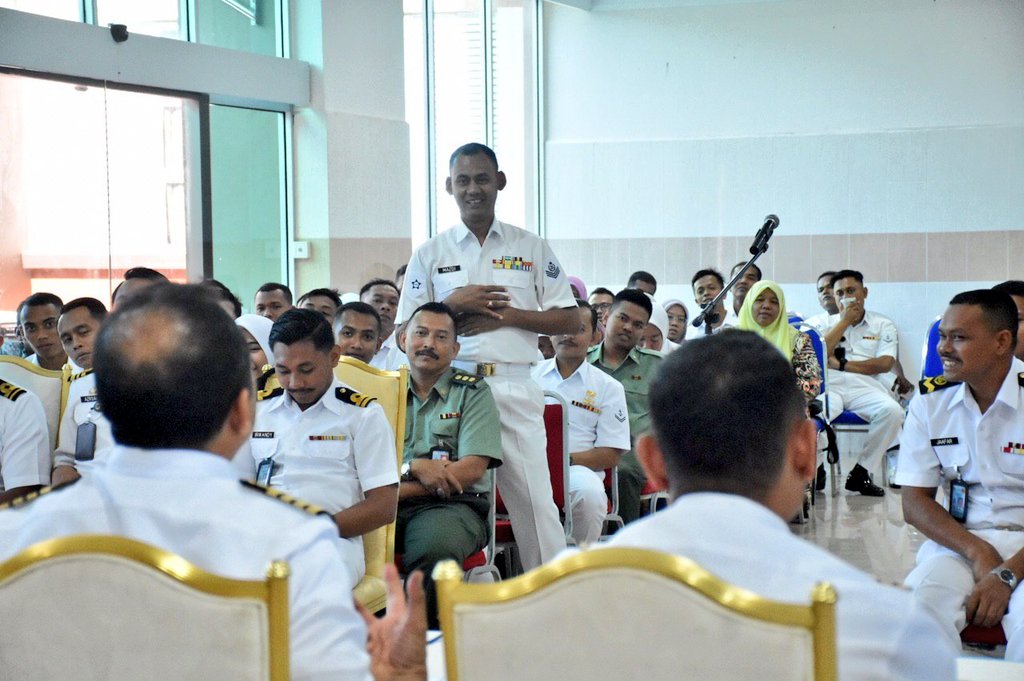 mwl3_tldm's tweet photo. @reza_azeranil63 @redzuan67 @ArisAdiTanBinA1 @MPA_Barat @tldm_rasmi @MINDEFMalaysia
Sekitar Mesyuarat Kebajikan yang telah membincangkan tentang hal-hal kebajikan anggota dan staf awam di #MAWILLA3
#NavyPrihatin #KebajikanDiutamakan #NavyPride
#NavyAlert https://t.co/PzuMaHL6Hh