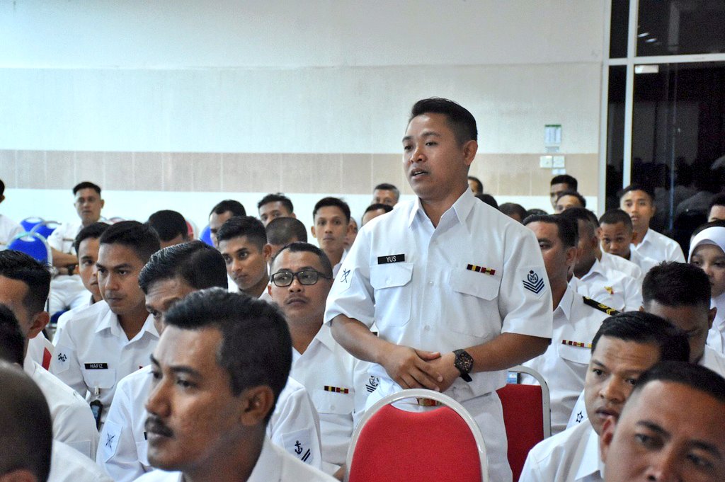 mwl3_tldm's tweet photo. @reza_azeranil63 @redzuan67 @ArisAdiTanBinA1 @MPA_Barat @tldm_rasmi @MINDEFMalaysia
Sekitar Mesyuarat Kebajikan yang telah membincangkan tentang hal-hal kebajikan anggota dan staf awam di #MAWILLA3
#NavyPrihatin #KebajikanDiutamakan #NavyPride
#NavyAlert https://t.co/PzuMaHL6Hh