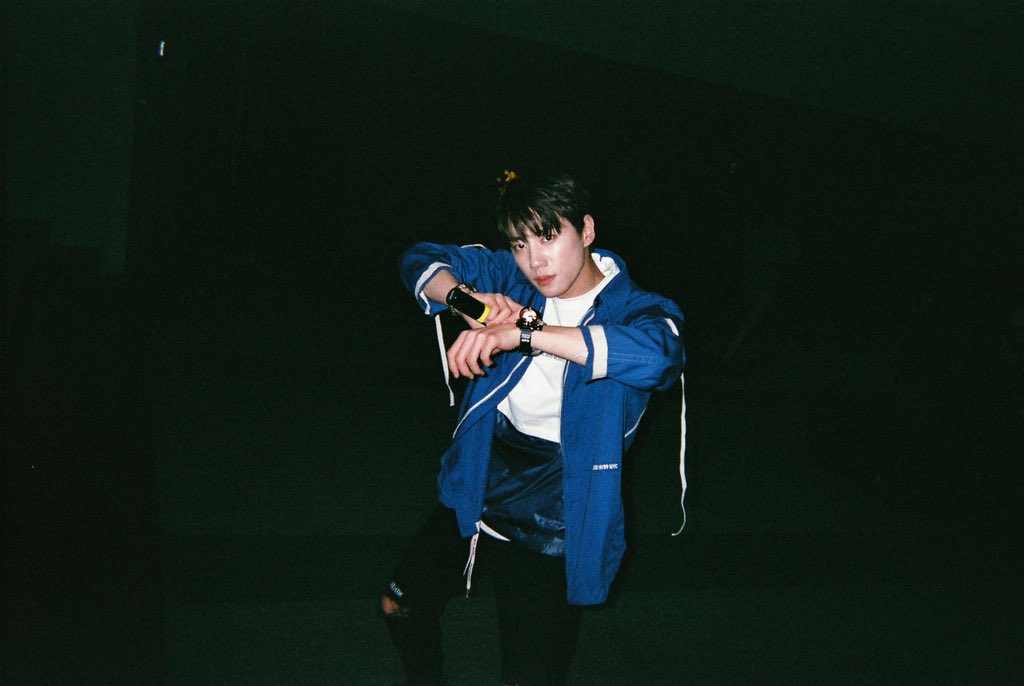 feeldog_bpnn's tweet photo. 이 사진의 제목을 지어주세요.
( 노잼일경우 다음 사진은 없습니다.) 
@1ee_Jun_Yxxng https://t.co/yTJsCWqE1B