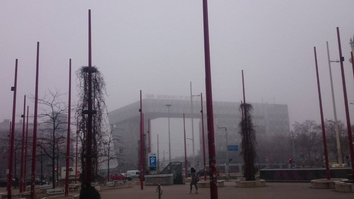 cheerssu's tweet photo. #Westbahnhof im #Nebel #fogscape in #Vienna #wienliebe @StormHour @EarthandClouds #January2020 https://t.co/rqHoCf2X0r