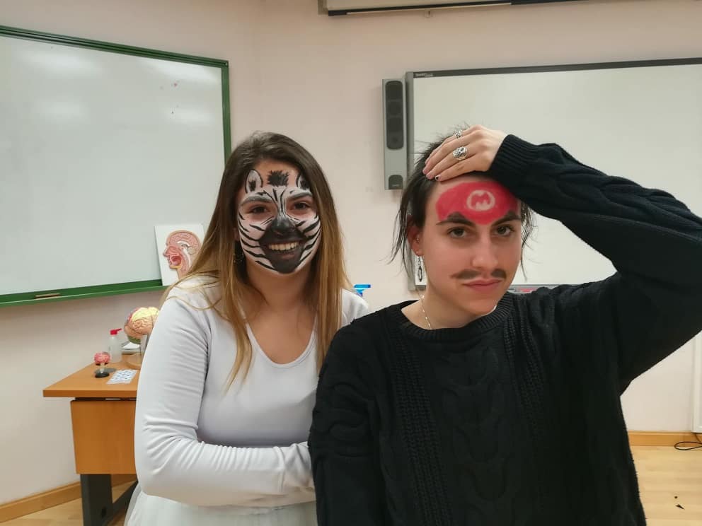EALA_Alcala's tweet photo. Aquí os dejamos la sesión de pinta caras 🖌🖍 https://t.co/bCbcPz8XeE