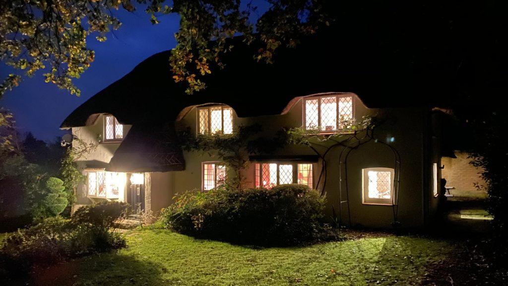 ShortStay_Homes's tweet image. 🤩WOW!! This really does give you stars in your eyes🤩
Fancy a cosy getaway? A change of scenery? Book our New Forest Cottage ‍sleeps upto 11 guests 👨‍👨‍👧‍👦 Available 13th Jan 4nts FOR ONLY 💥£700💥 Book here ow.ly/Vyl950xLxMJ #relax #treat #newforest #holidaycottage