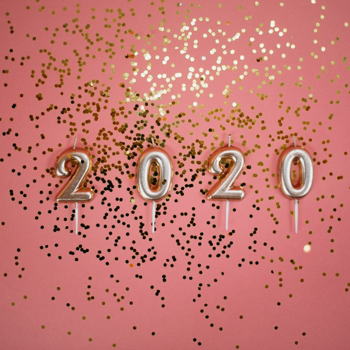 herladen's tweet photo. https://t.co/ZrfnBEyr4J wenst al haar klanten en volgers een gelukkig &amp; gezond 2020! 🎉💫
#gelukkignieuwjaar #nieuwjaar #2020 #gelukkigengezond #goedevoornemens #feest #herladen https://t.co/E6wa2FPPi9