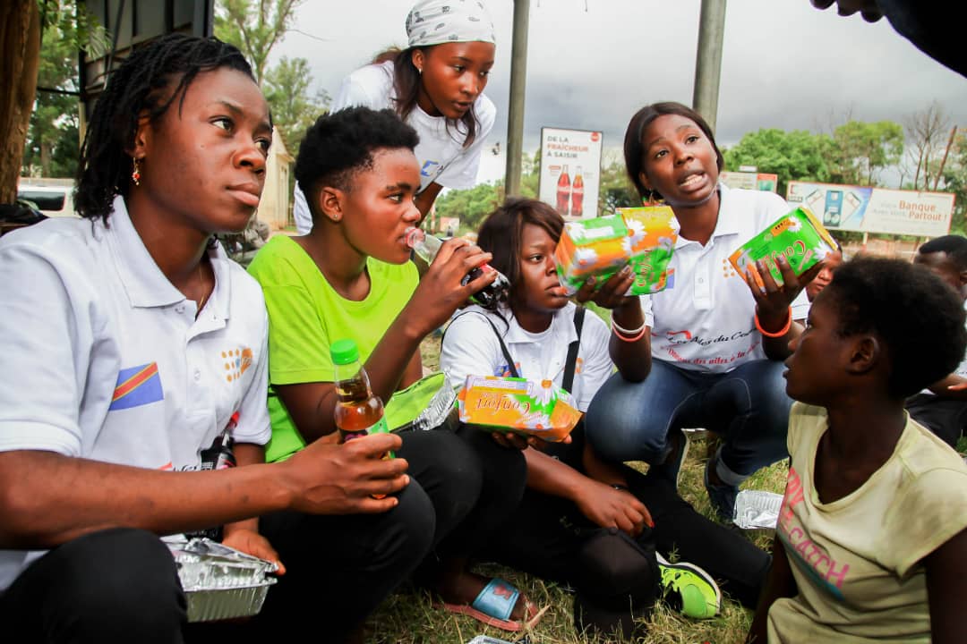 MbuyaChanick's tweet photo. Noël dans la rue, #Ailesducoeur,#AJTC ont échangé, sensibilisé les enfants de la Rue sur les IST/VIH, l'hygiène menstruelle et la SSR. La journée a été clôturé par un partage d'un repas.@castromusafiri1 ,@SennenHounton ,@CarolineIlunga ,@ILokushe ,@JacquesKyabula,@DeniseNyakeru https://t.co/MBosvBRwhn