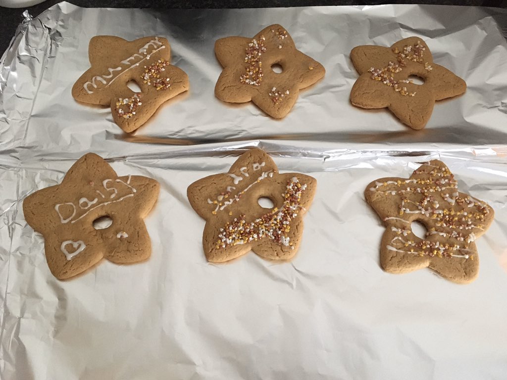 SiobhanMeehan6's tweet photo. Quiet morning making @Morrisons cookies 🍪🤫👌 #qualitytime #daisy #connor ❤️💙 https://t.co/PNzVBRsZiG
