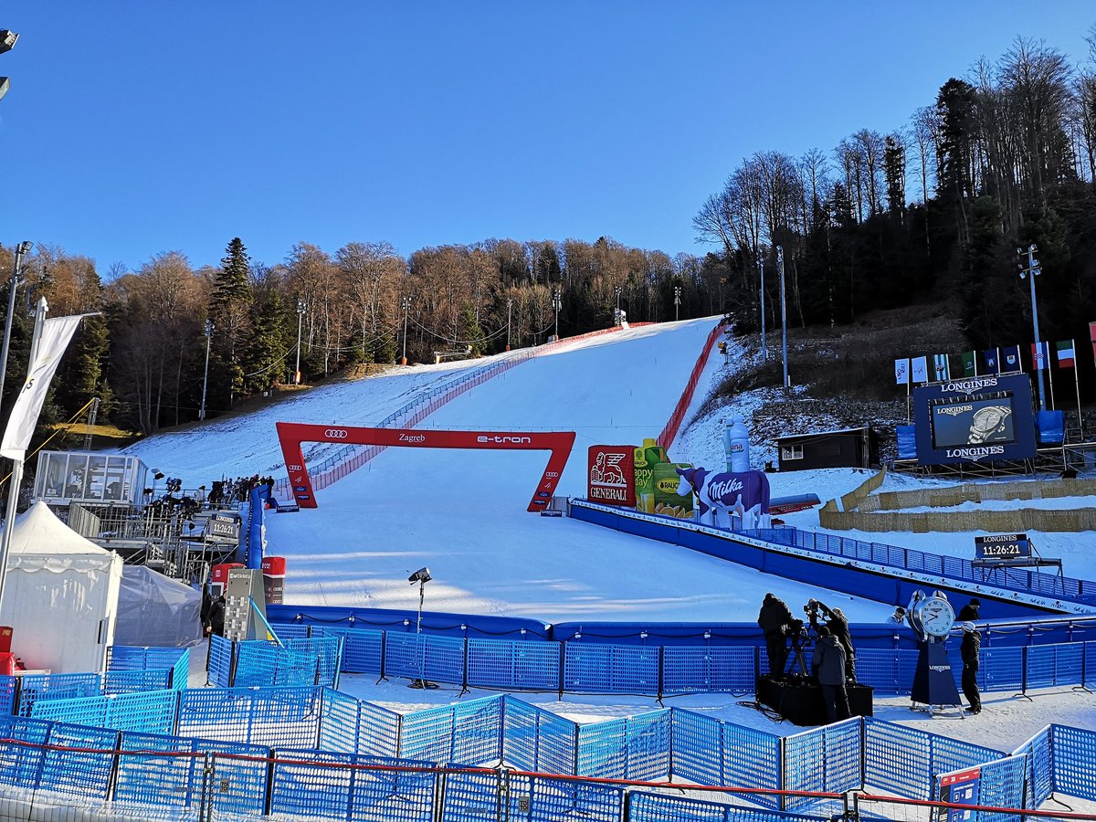 The slope is ready for this weekends <a href="/fisalpine/">FIS Alpine</a> slaloms ⛷️🎿
#SQT #loveSQT
