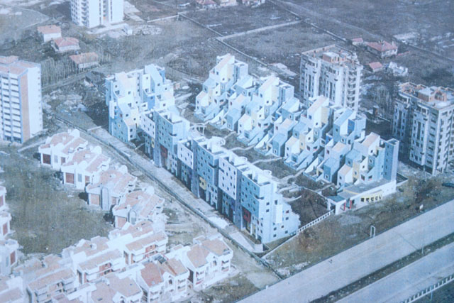 cagdas turkiye mimarligi on twitter suruculer teras evler sitesi nuran unsal merih karaaslan mursit gunday 1990 91 suruculer teras evler sitesi ankara da oran yolu uzerinde 14 750 m lik bir arsa icinde