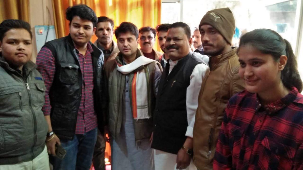 PrinceTomarSVP's tweet photo. हम सभी के प्रेरणास्रोत, हर वर्ग की आशाओं की किरण व अनन्त तक प्रज्वलित दीप, जिनकी ज्योति से सारा परिवार प्रकाशित होता हैं।
ऐसे हमारे परिवार के मुखिया श्रीमंत ज्योतिरादित्य सिंधिया जी को जन्मदिन की हार्दिक-हार्दिक शुभकामनाएं।
साथ ही सभी को नववर्ष की हार्दिक शुभकामनाएं।
@JM_Scindia https://t.co/unKoaVWSRb