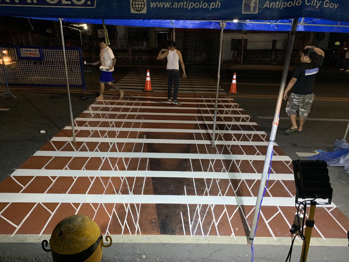 ABSCBNNews's tweet photo. Pedestrian lanes in Antipolo City have been transformed into 3D murals to help prevent pedestrian-related vehicular accidents. | via @isay_reyes  https://t.co/4MclZWbv3u