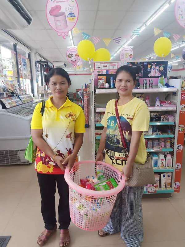 ビニール袋が廃止になったタイwwwみなさん、工夫されたエコバックでお買い物www