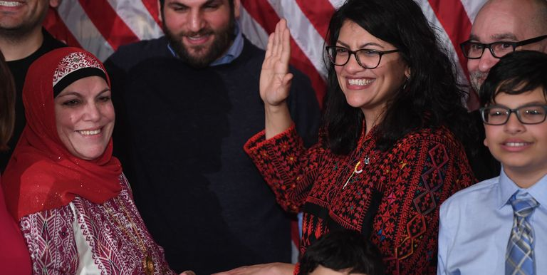 This day last year #TweetYourThobe trended as Palestinian-American <a href="/RashidaTlaib/">Rashida Tlaib</a> was sworn into Congress, wearing a thobe, traditional Palestinian dress. We illustrate the importance of embroidery in Palestine here: palestinefoundation.org.uk/wp-content/upl… #tatreez #palestine #culture