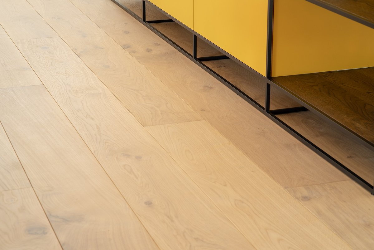 Duoplank Eiken Rustiek, blanke olie.
__ 
#design #wood #furniture #room #abstraction #floor #interior_design #parquet #flooring #floors