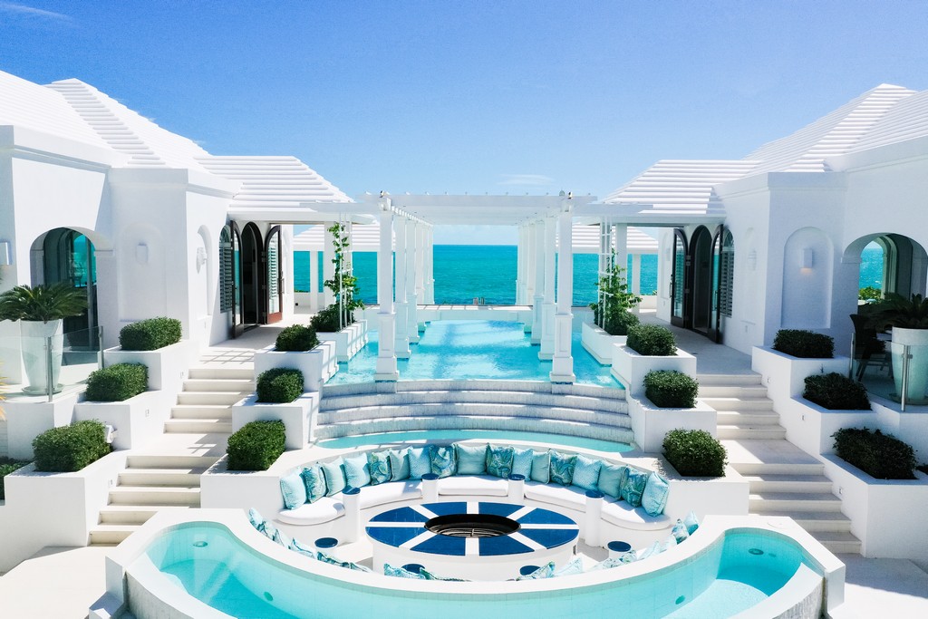 Welcome to Mandalay Villa, a newly renovated 6 bedroom beach front villa on Long Bay Beach in Providenciales, Turks and Caicos. #turksandcaicos #villa #luxurytravel #mandalayvilla

exceptionalvillas.com/mandalay-villa…