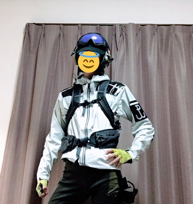 フォロワーさん1600人いったので僕の黒歴史をひとつ。

一度だけELAのコスプレもどきをやったことがある。 