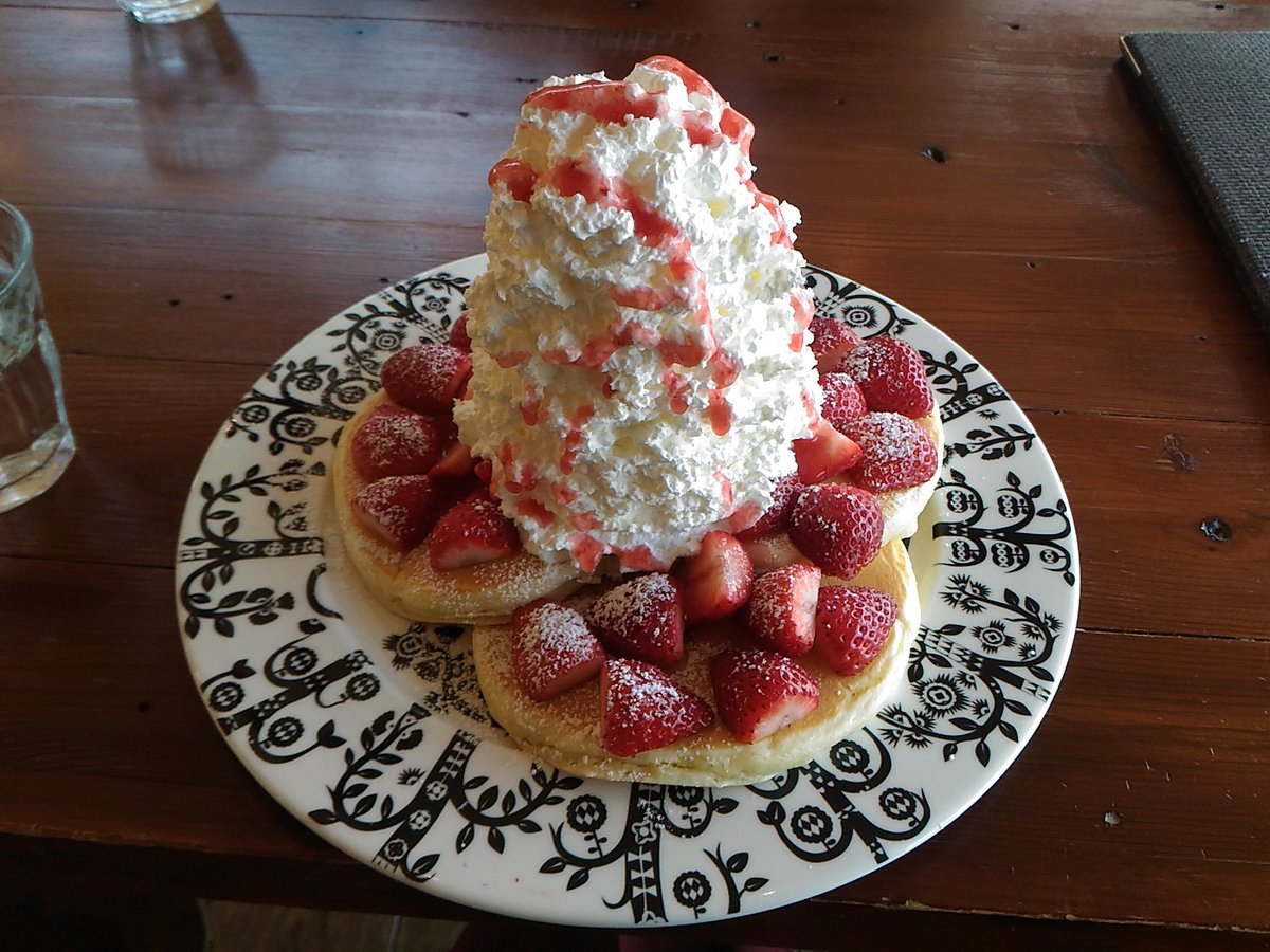 性欲のけもの叶多 原稿中 苺と生クリーム山盛りのパンケーキをくださいよ こういうの