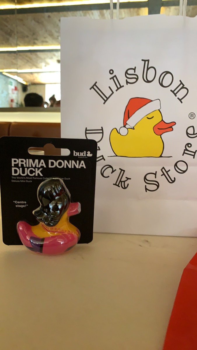 mezzocheryl's tweet photo. Bath times are going to be a lot more fun!! #duckstore #lisbon https://t.co/fsoVymcSeo