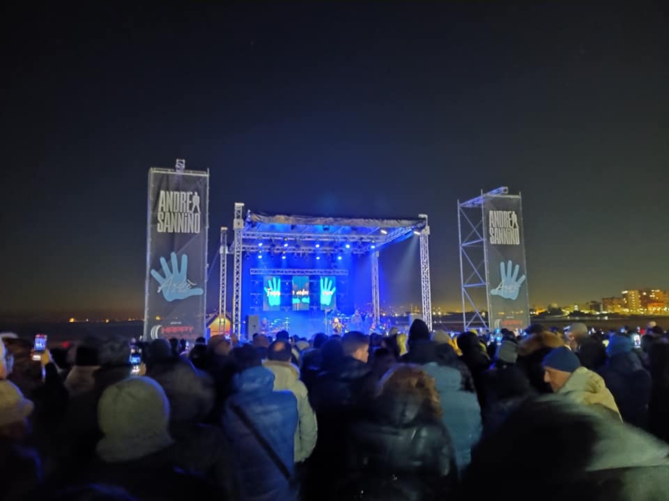 di_stabia's tweet photo. Andrea Sannino live sull'arenile di Castellammare! -

#Eventi #Natale2019 #Concerto #Arenile #VillaComunale #NataleaStabia #CastellammarediStabia #Stabia2019 #Cittàdelleacque - https://t.co/z3bTs93f18