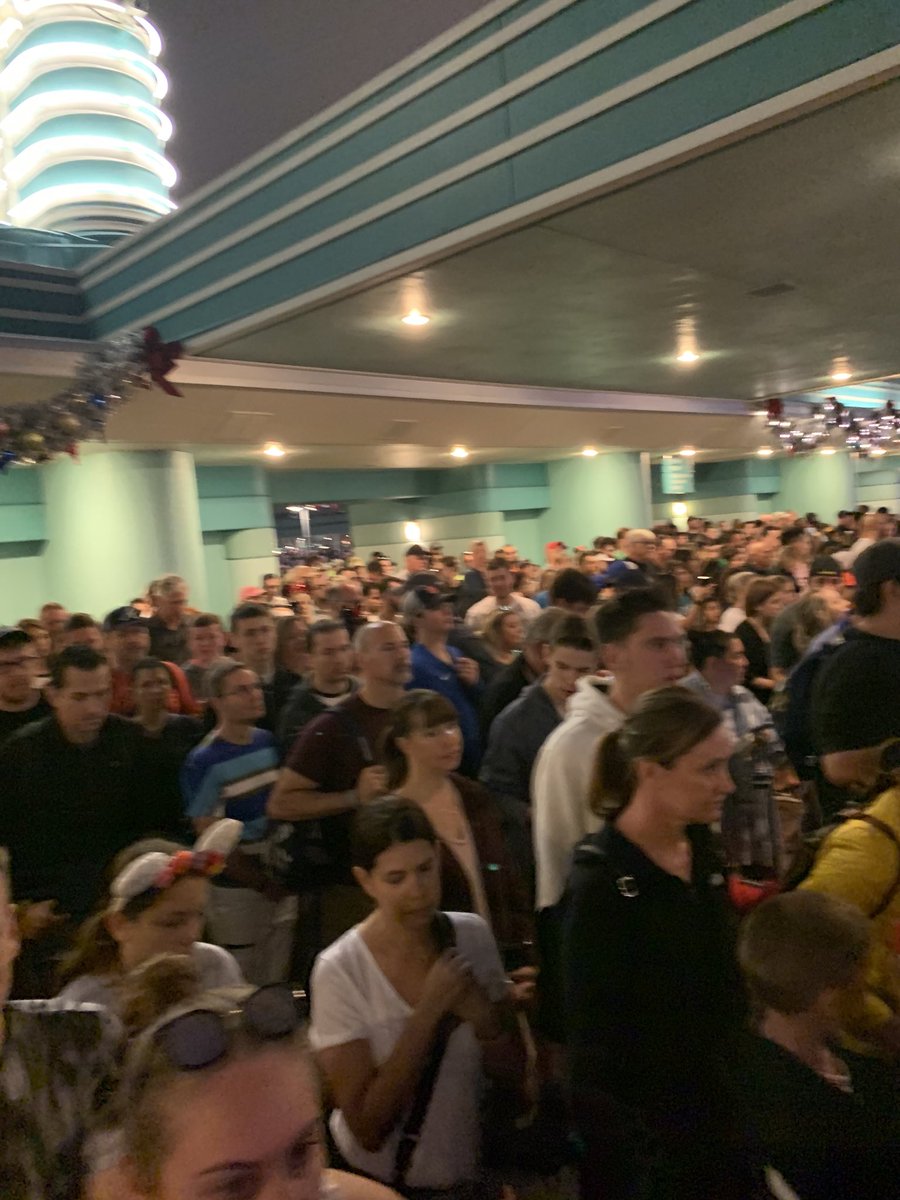 tommitchell1963's tweet photo. Getting into ⁦@HollywoodStudio⁩ is like crazyyyyy https://t.co/5IDHOVqaM3