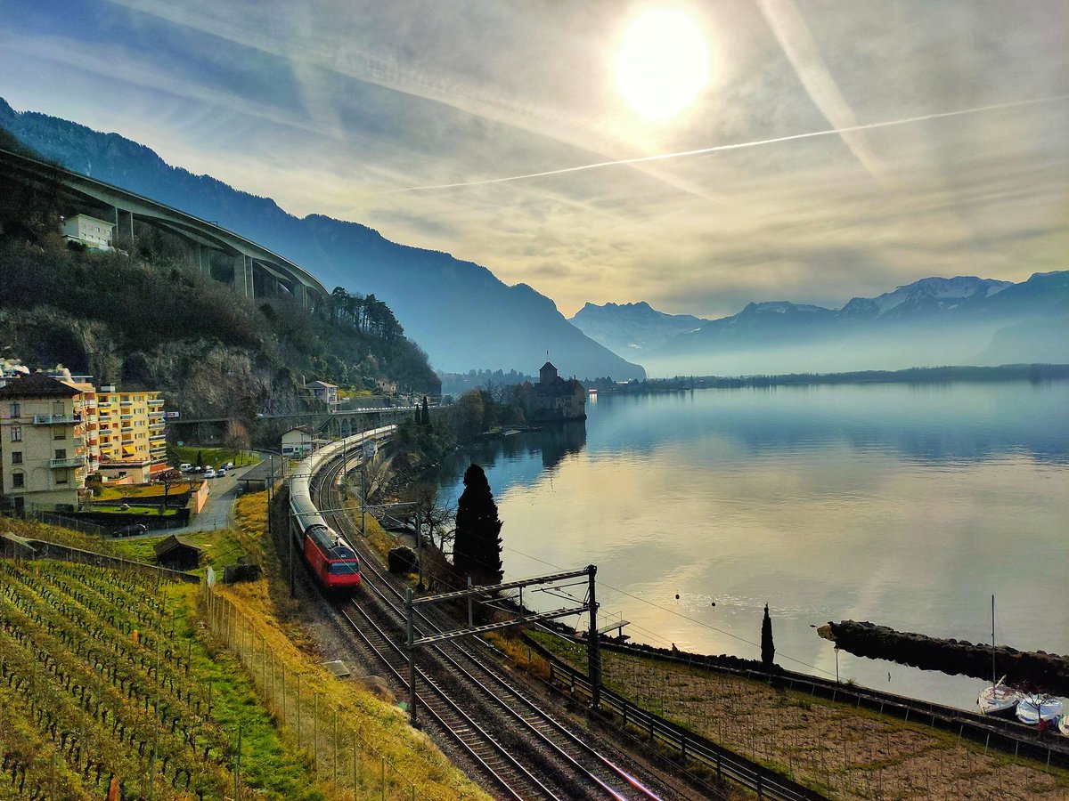 lejeunedutrain's tweet photo. #IR90 #IR1719 Genève Cornavin - Brigue. Château de Chillon. 03/01/2020. https://t.co/1dZ3PiKSUt