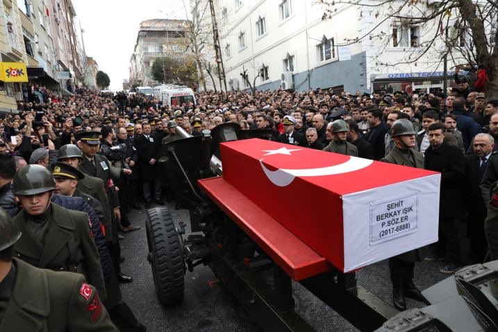 ekrem_imamoglu's tweet photo. Irak'ın kuzeyinde PKK'lı teröristlerle çıkan çatışmada şehit olan Piyade Er Berkay Işık’ı İkitelli Cemevi'nden son yolculuğuna uğurladık. Şehidimize Allah’tan rahmet, milletimize baş sağlığı dilerim. https://t.co/dLs7tvgpoD