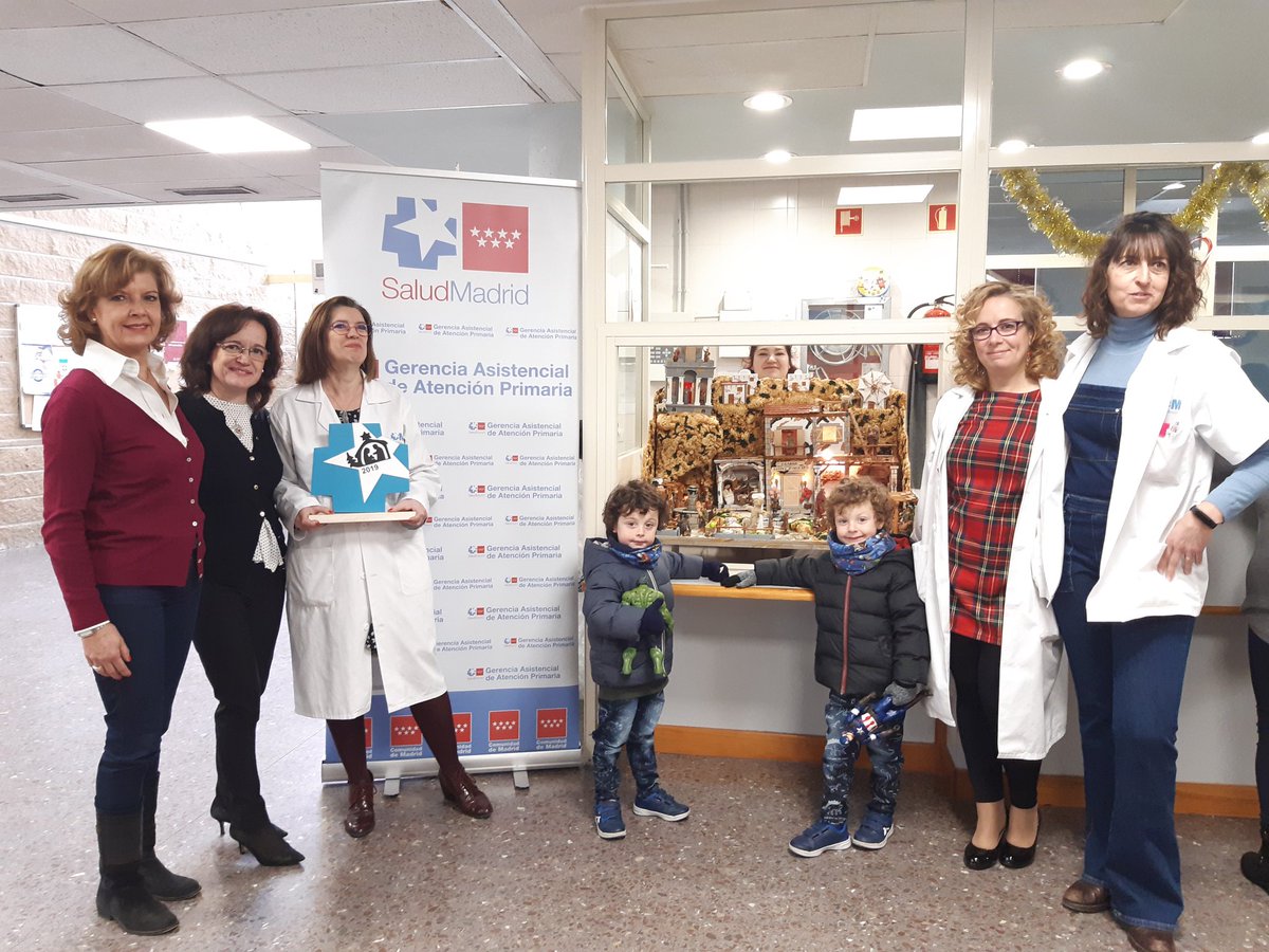 PilarMestreOr's tweet photo. Hoy llega la ✨🌠Estrella al @CentroAlberti de @ComunidadMadrid, ganador del II Concurso de Belenes en centros sanitarios @SaludMadrid
Gerente #AtencionPrimariaCMadrid @martascelaya entrega el 🏆 a profesionales del @CentroAlberti de #DASureste en @JMDpvallecas
Felicidades 💕 https://t.co/XSQEVpeTQI