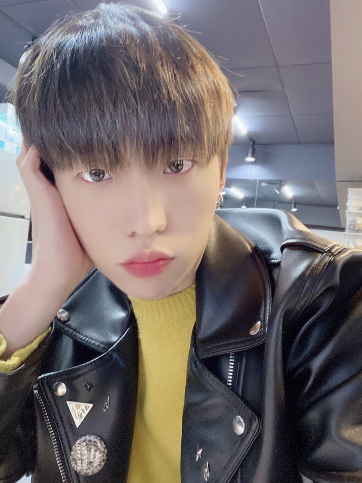 DIA_CRUNCH's tweet photo. [#OV] 오늘 생일 축하해주셔서 너무 고마워요 다들~~~ 그리고 아기 때 사진은 내일 업로드할게요 필수해용❤️❤️
#디크런치 #오비도비 #My_birthday #필수해요 https://t.co/oywBBJUIzN