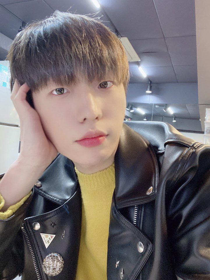 DIA_CRUNCH's tweet photo. [#OV] 오늘 생일 축하해주셔서 너무 고마워요 다들~~~ 그리고 아기 때 사진은 내일 업로드할게요 필수해용❤️❤️
#디크런치 #오비도비 #My_birthday #필수해요 https://t.co/oywBBJUIzN