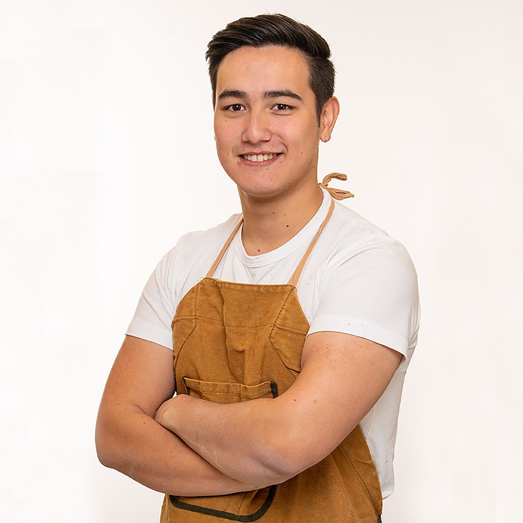 jchanceramics's tweet photo. Our bio shots have been released ready for the first episode on Wednesday the 8th of January 2020!
Be sure to tune into More4 at 9pm and if you miss that, Channel 4 on Sunday the 12th at 6:45pm.
@PotteryThrow https://t.co/IRNgrDTBaG