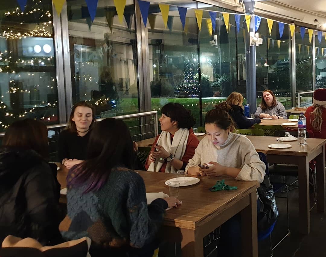 RoeChaplaincy's tweet photo. A great pleasure to welcome in the new year with pizza, reflections, resolutions, evening prayer time &amp; watching the fireworks across London. 
Happy New Year to all our students &amp; staff!

@RoehamptonUni @RoeChaplaincy @RoeSupport @RoeRightNow @UR_Library @VC_Roehampton #URTimeout https://t.co/4qvbYdtrPL