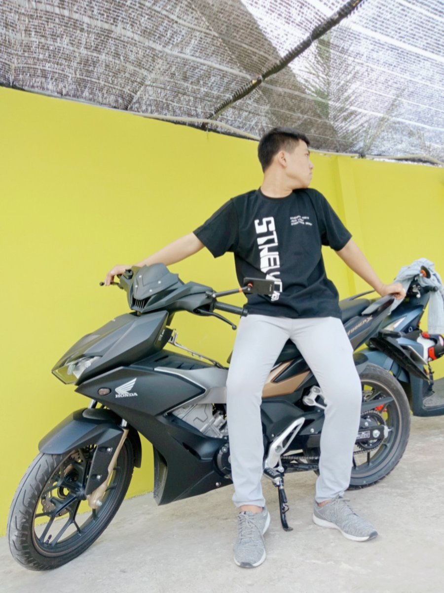 Typhan93304559's tweet photo. Wê đèo nhau đi chơi không��� https://t.co/Y8IgWY9HqR