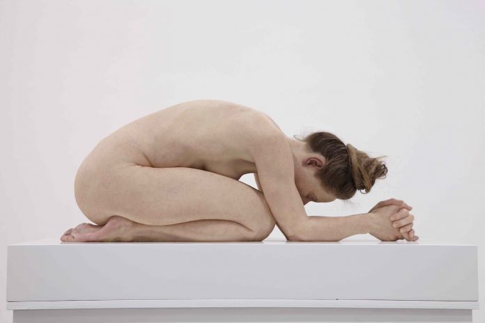 ierogamos's tweet photo. #SamJinks (Kneeling woman) https://t.co/DYcIQnGiSn