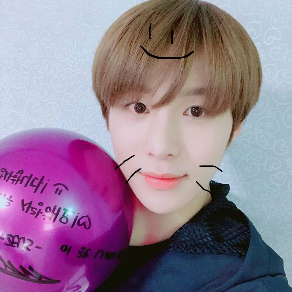 [ 003/366 ]→ what is up  i miss jungwoo !!!