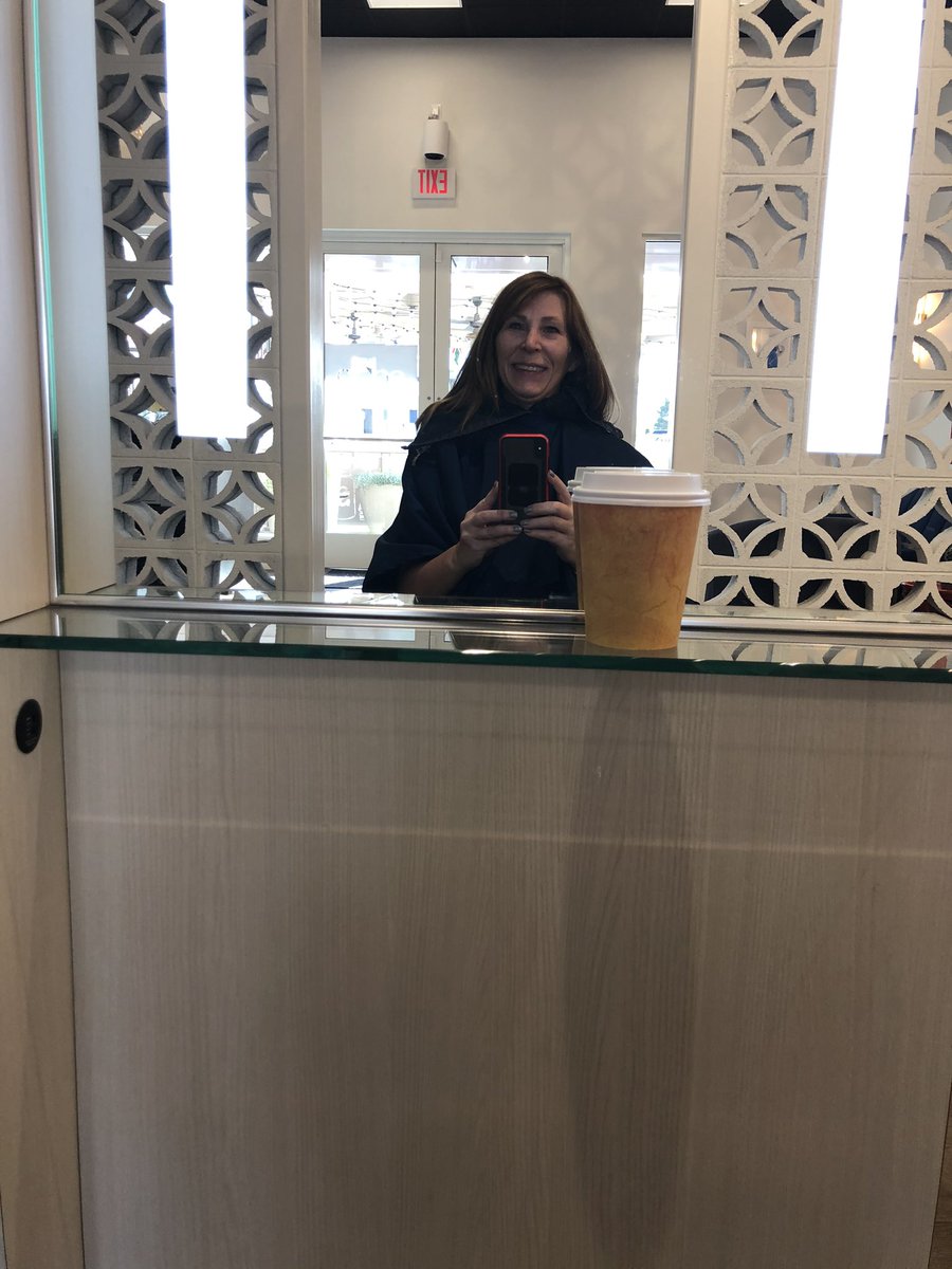 MyLifeOnTheDL's tweet photo. What to do what to do @GlobeSalon @TheGlobeGirl #doOrDye https://t.co/3uhs9hMcfD